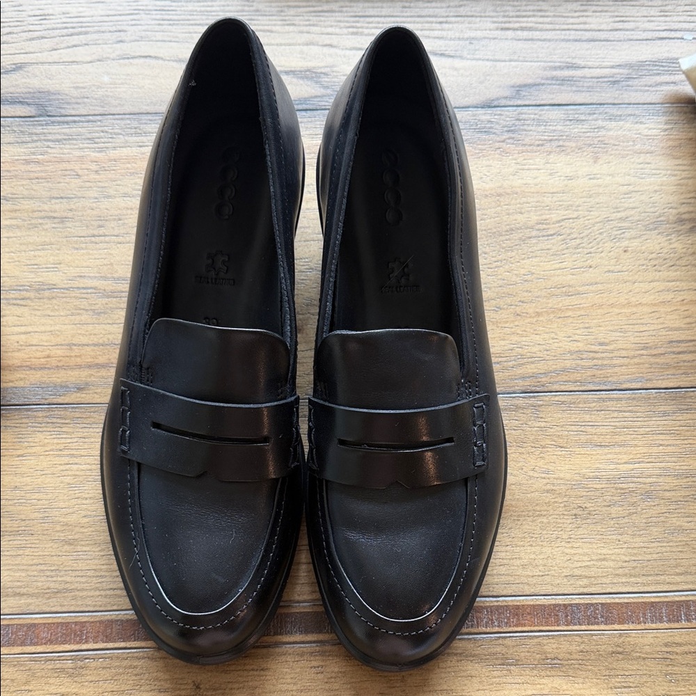 Ecco Black Leather Penny Loafers for women size 39